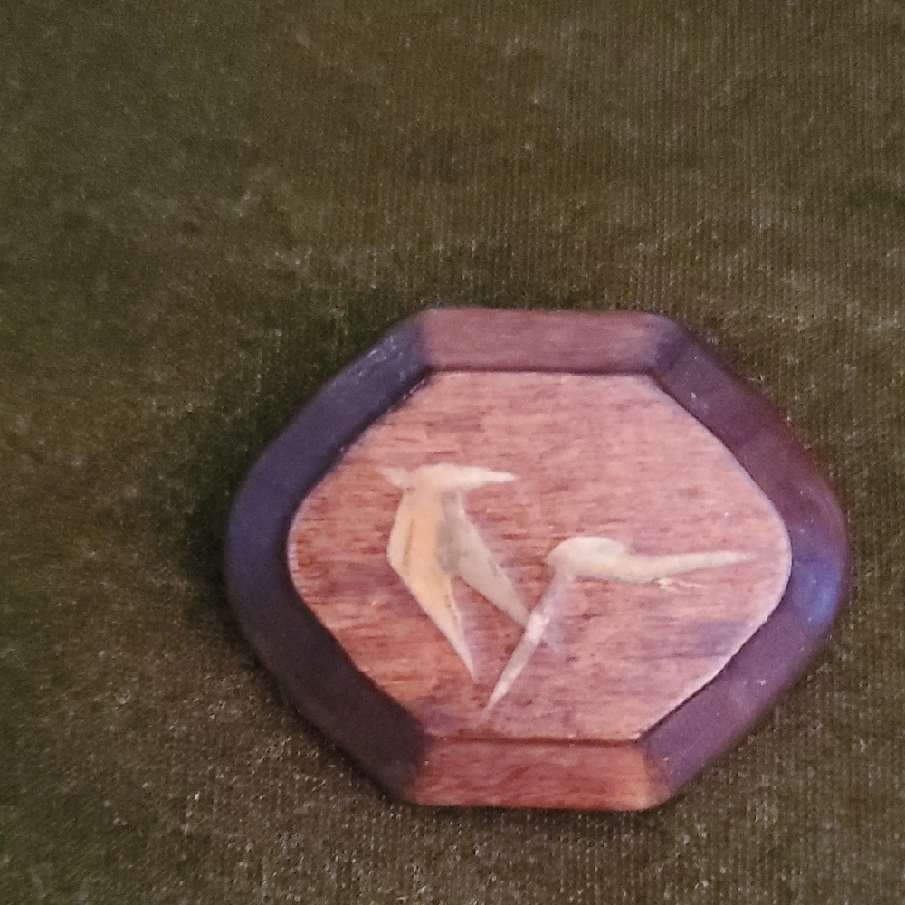 😎Vintage Hand Carved, Wooden Brooch with Cranes In Flight Bird Design